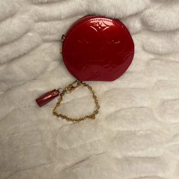 LOUIS VUITTON VERNIS WRISTLET/ COIN PURSE WITH CHAIN - Picture 4 of 4